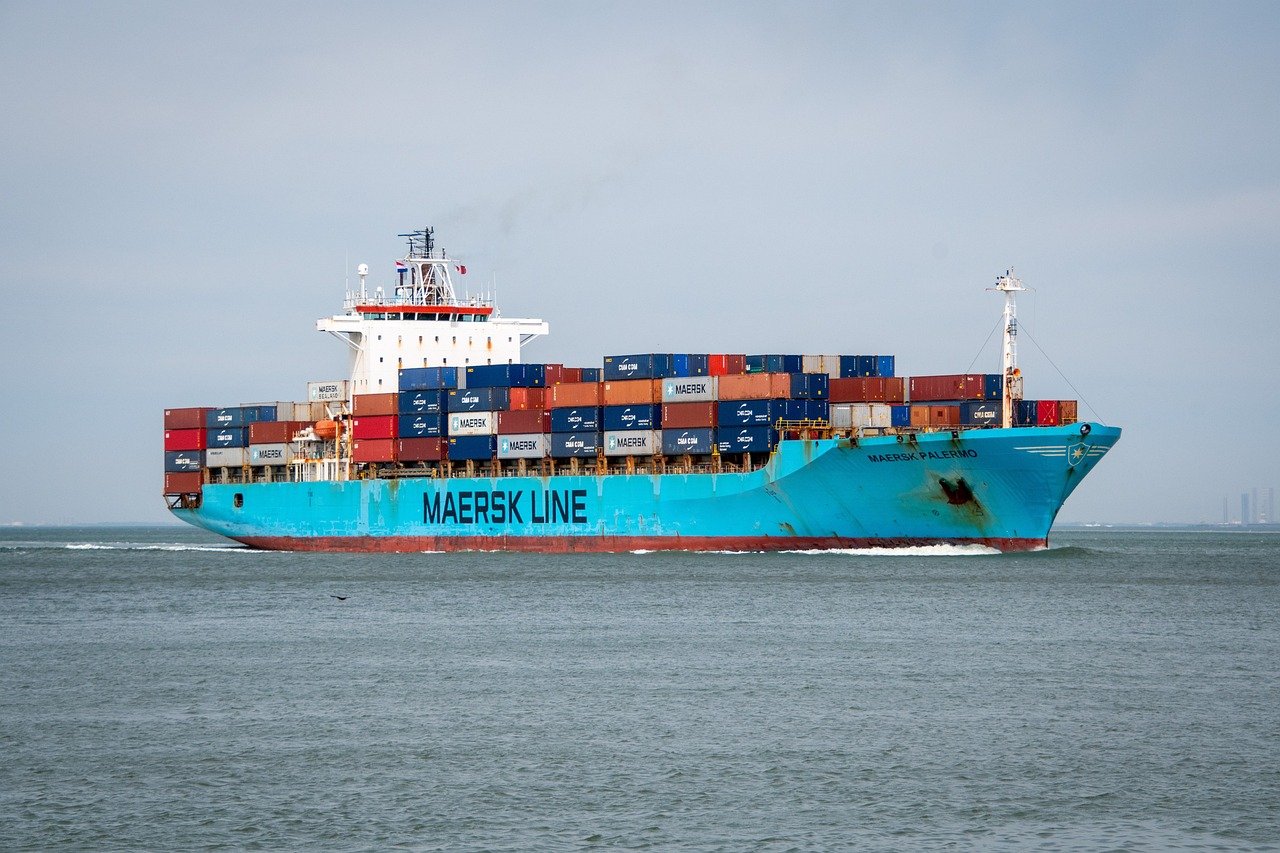 LCL vs FCL for Bag Imports: Which Saves Money on Small and Mid-Size Orders