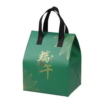 Green reusable insulated tote bag with black handles and golden Chinese text print, ideal for festival gift packaging, food delivery, and takeaway use.