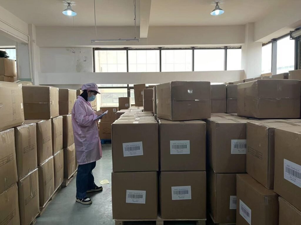 Quality inspection of custom canvas bags in production warehouse before bulk shipment