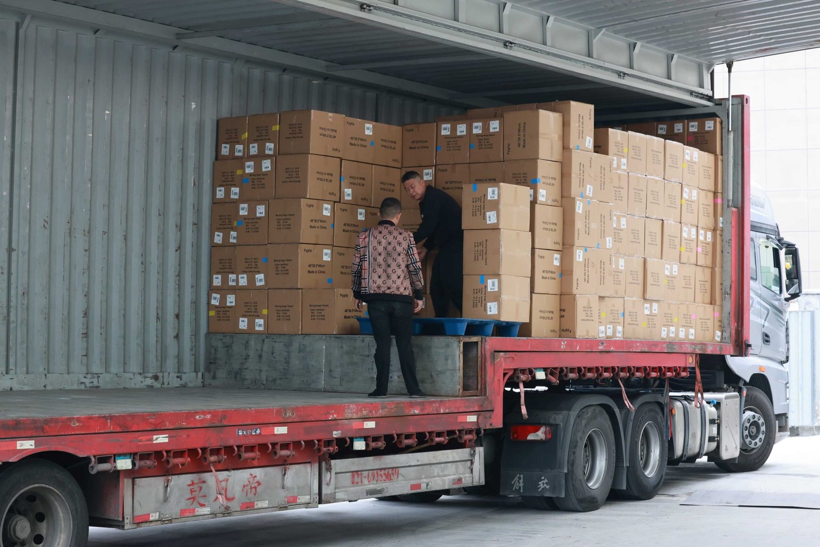 Warehouse storage and DDP global shipping container loading