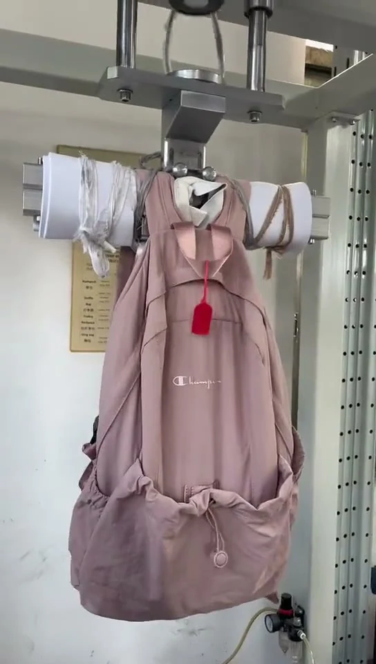 Backpack oscillation test / Video still 00:01