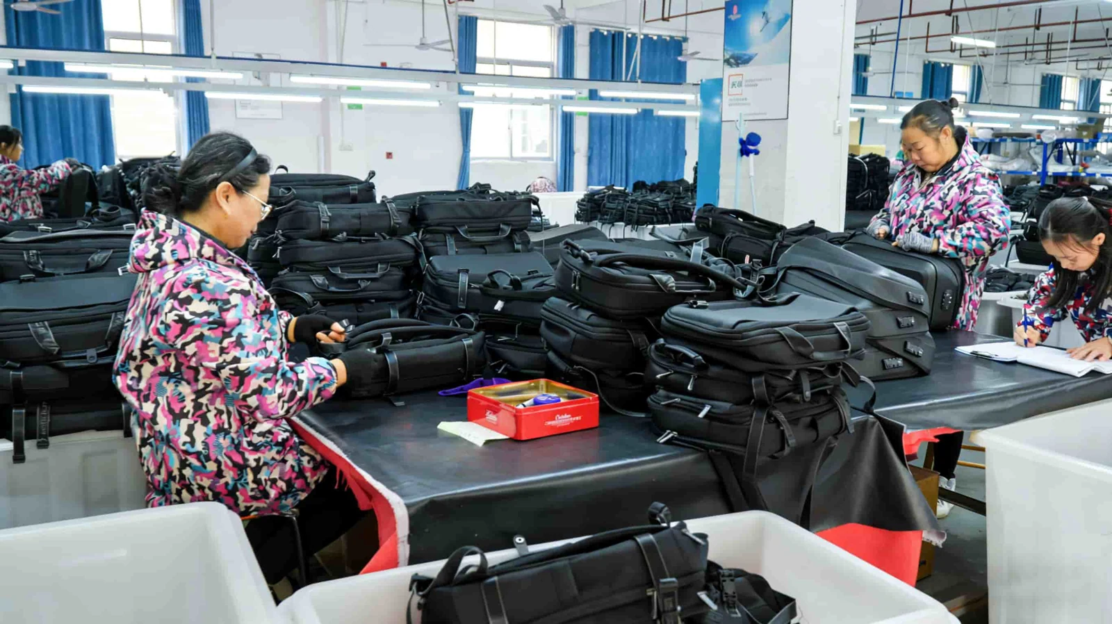 240 / Finished-bag inspection